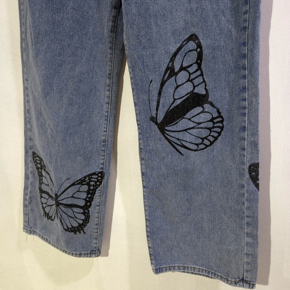 Shein | Butterfly Graphic Blue Jeans - Picture 3 of 9